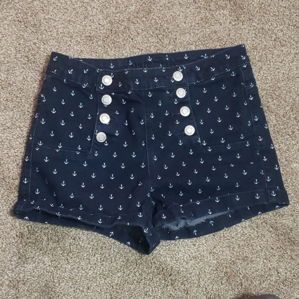 Womens size 7/8 blue Jean shorts.